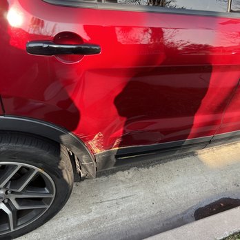 Platinum Dent Repair - Dent and scratch from yellow parking pole - Mobile Dent Repair Near Me Platinum Dent Repair - Dent and scratch from yellow parking pole - Mobile Dent Repair Near Me