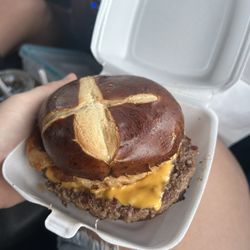 Gus's Drive-In - Hay stack burger