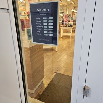 Bath & Body Works - Store hours Feb 2026 - Cosmetics & Beauty Supply Near Me - Simi Valley, California
