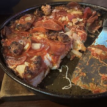 Pequod's Pizza - Pizza Near Me - Chicago, Illinois