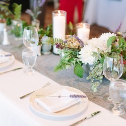Camas Designs - Head Table Decor by Camas