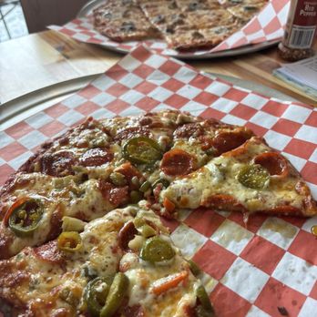Ten Wasp Brewing - Pizza - gluten free in foreground. - Breweries Near Me - Sumner, Iowa