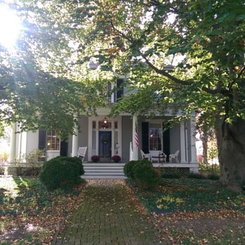 The Carriage Inn - Front porch with swing, ancient maples, good distance from the street - Hotels Near Me - Charles Town, West Virginia