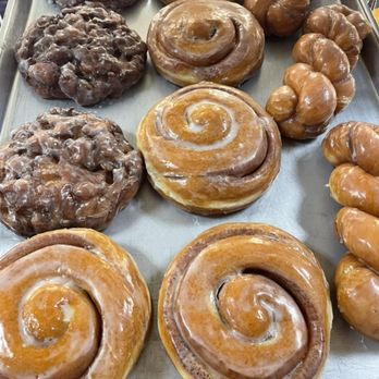 Lee's Donuts - Apple fritter cinnamon roll cinnamon twist - Donuts Near Me - Richmond, California Lee's Donuts - Apple fritter cinnamon roll cinnamon twist - Donuts Near Me - Richmond, California