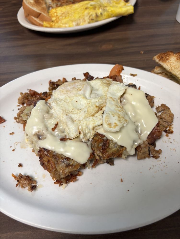 RAILWAY CAFE AND LOUNGE Updated August 2024 106 Broad St, Humeston