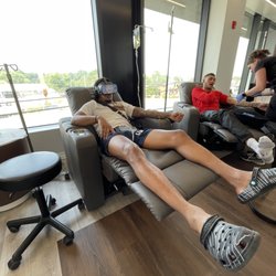 The Feel Better Lounge - Try our virtual reality headsets developed at Harvard University during your next IV