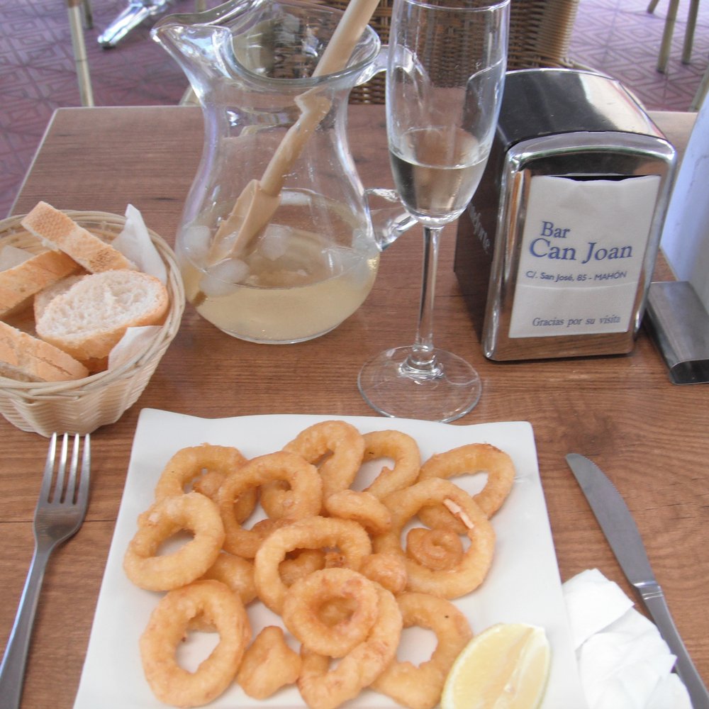 Bar Can Joan - Calamari with white Sangria. - Spanish Near Me - Mahón, PM