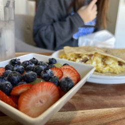 Fresco-Eats - Ham and egg tacos with fruit bowl!