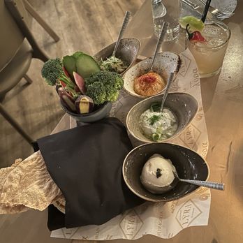 LÝRA - Greek Near Me - Chicago, Illinois