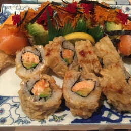Golden roll (top) & salmon tempura roll (yummm) Golden roll (top) & salmon tempura roll (yummm)