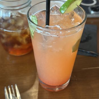 Good Liquid Brewing - Strawberry Smash - Pizza Near Me - Parrish, Florida