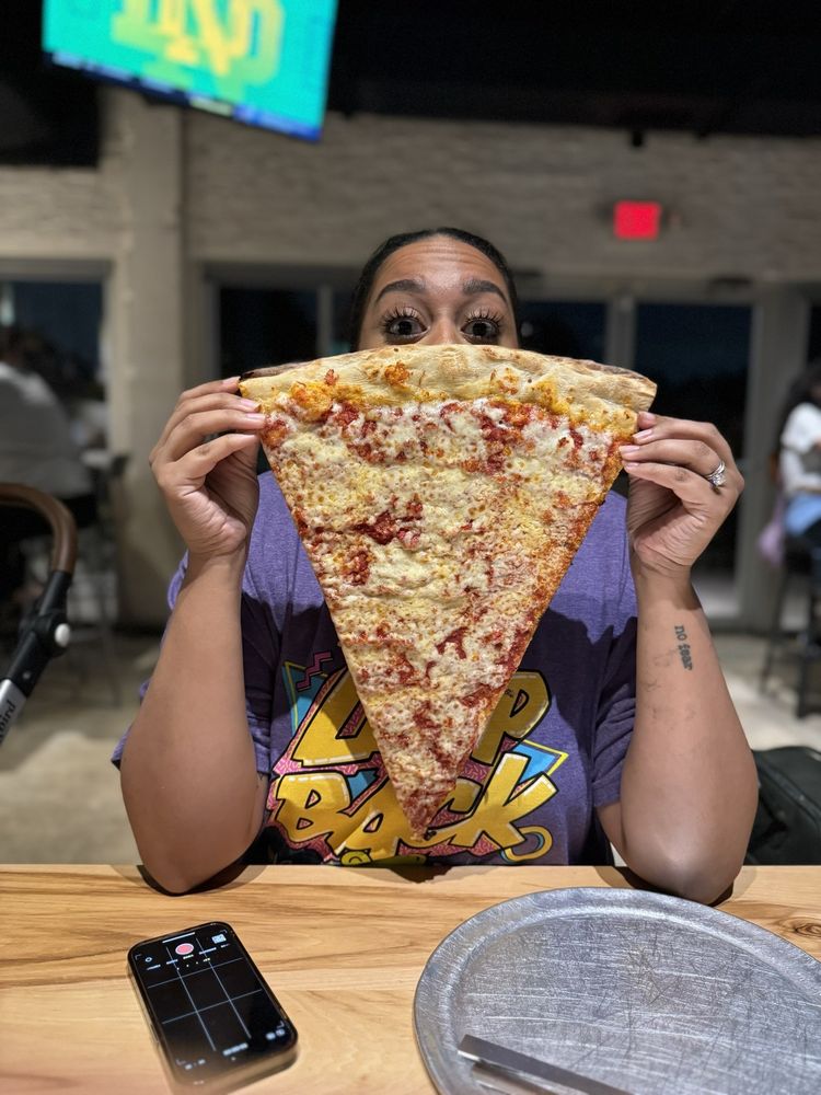 Lazy Moon Pizza