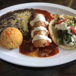 Fuentes De Jalisco Restaurant & Bar - Ordered beef enchiladas, got chicken