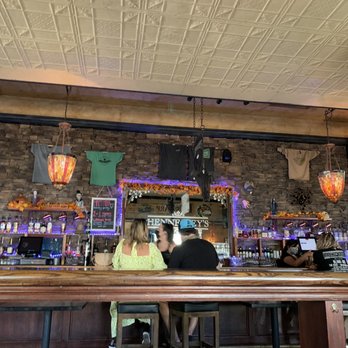 Hennessey's Grill - Inside - Juice Bars & Smoothies Near Me - Seal Beach, California