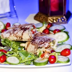 Vee Hookah Lounge - Deliciousness on a plate. The food here is amazing!