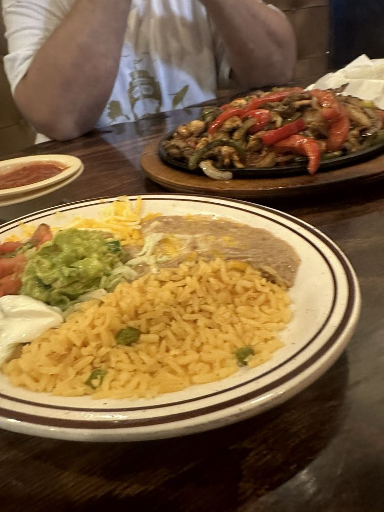 El Jalisco Bar & Grill