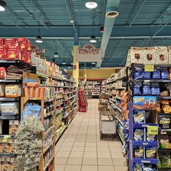Brookhaven Market - One of the isles - Grocery Near Me - Burr Ridge, Illinois