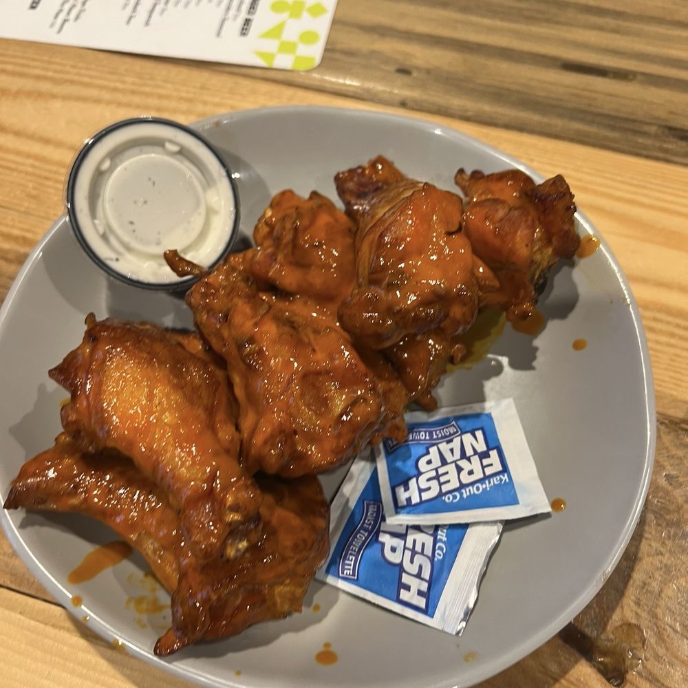 Chicken N Pickle - Smoked chicken wings - American Near Me - Oklahoma City, Oklahoma Chicken N Pickle - Smoked chicken wings - American Near Me - Oklahoma City, Oklahoma