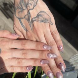 Bio Nails Spa - Cat eyes nails design.