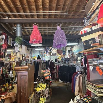 The Local Dive Retail - Used, Vintage & Consignment Near Me - Chattanooga, Tennessee