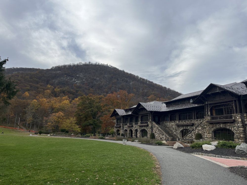 Bear Mountain Spa Logo