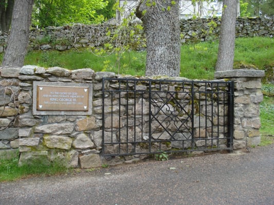 Crathie Kirk by null