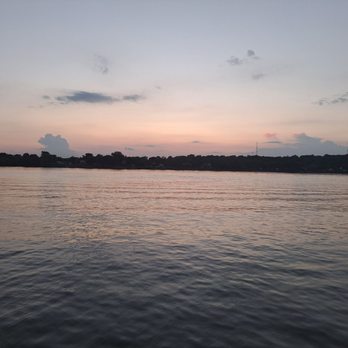 Captains Quarters Riverside Grille - Beautiful view outside - Seafood Near Me - Prospect, Kentucky Captains Quarters Riverside Grille - Beautiful view outside - Seafood Near Me - Prospect, Kentucky