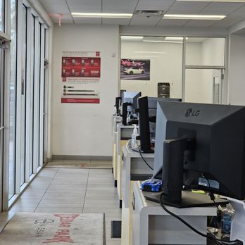 Cedar Park Nissan - Service advisor row - Car Dealers Near Me - Cedar Park, Texas