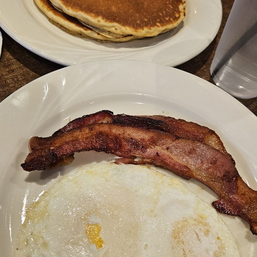 Almansor Grill - 2 eggs, 2 bacons, 2 pancakes - American Near Me - Alhambra, California