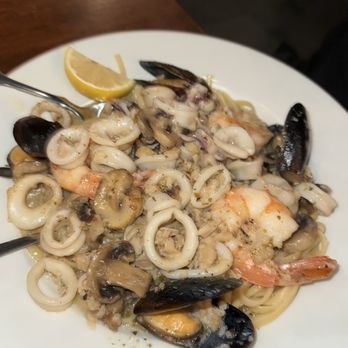 BRODY'S ITALIAN - Cioppino with Garlic White Wine sauce - Italian Near Me - Phoenix, Arizona BRODY'S ITALIAN - Cioppino with Garlic White Wine sauce - Italian Near Me - Phoenix, Arizona
