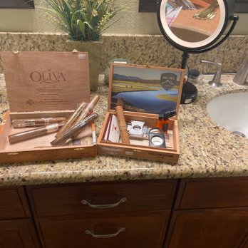 Stogies Lounge - Nice cigars and supplies with the gift boxes very cool - Wine Bars Near Me - Lodi, California