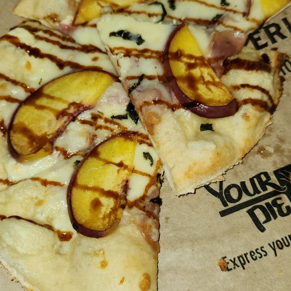 Peach basceto, Carmel glaze PEACH AND PROSCIUTTO PIZZA