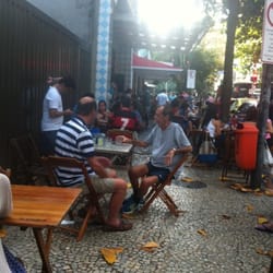 Bar do Bacana - Mesas na calçada.