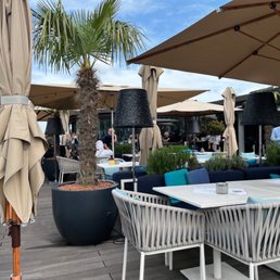 Beautiful outside dining!! Beautiful outside dining!!
