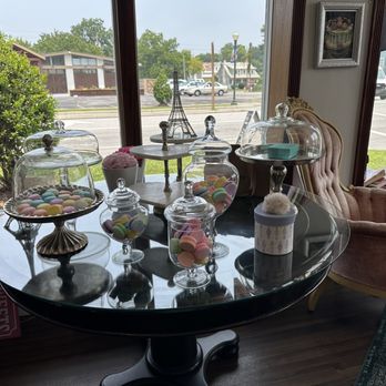 Mayte Sweets - a glass table with a cake display on it - Patisserie/Cake Shop Near Me - New Bern, North Carolina