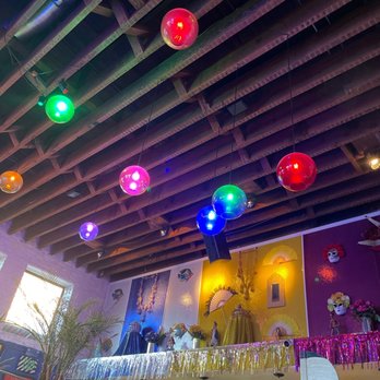 Cha Cha Cha - Decor and lighting - Caribbean Near Me - San Francisco, California