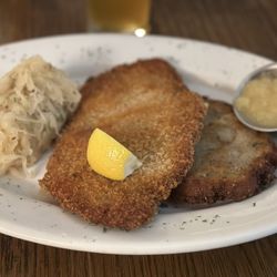 Treffpunkt - Schweineschnitzel Art (Vienna Style Pork Schnitzel)