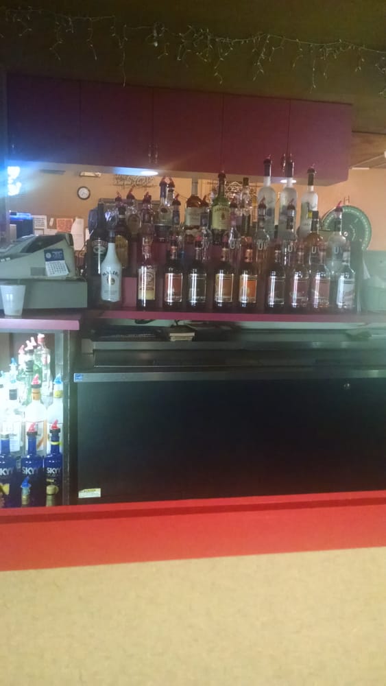 CHARLIE BROWN’S BAR Updated October 2024 414 Gateway Dr, Grand