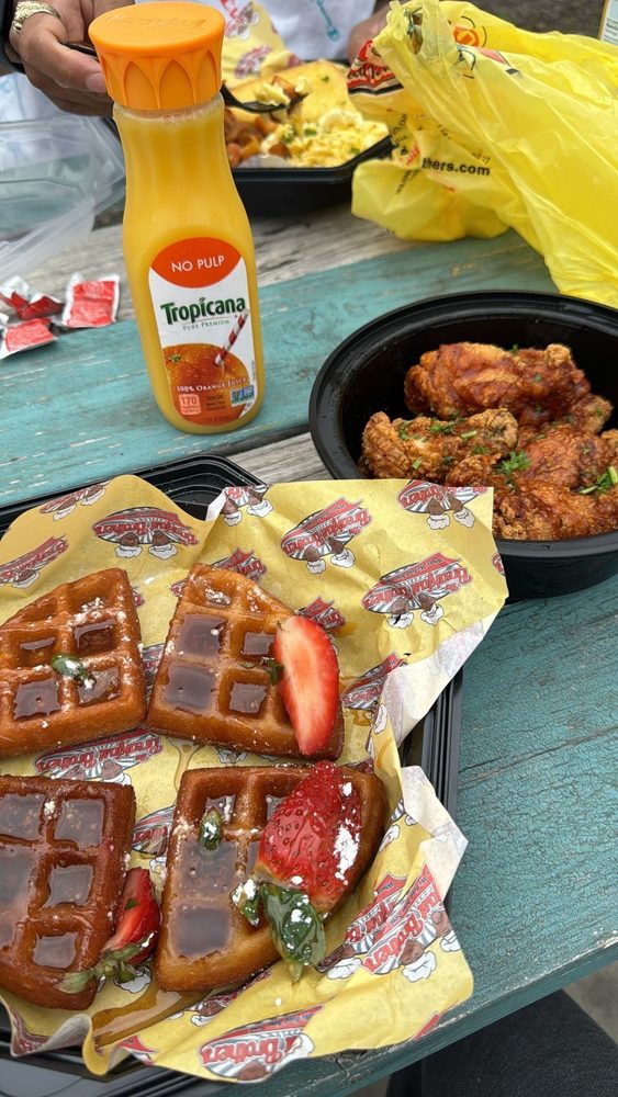 BREAKFAST BROTHERS EXPRESS Updated August 2024 921 W Commerce St