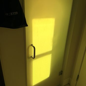 Elyton Hotel, Autograph Collection - Pee room    lol. - Hotels Near Me - Birmingham, Alabama