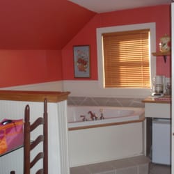 Baird House Bed & Breakfast - Apple view hot tub