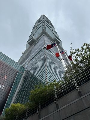 Taipei 101 by null