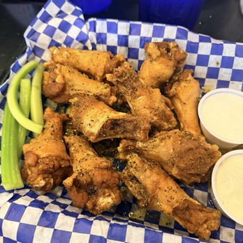 Booty's Wings Burgers & Beer - The wet lemon pepper...not wet. And charged me extra to get sauce to make it like it should've been. - Chicken Wings Near Me - Surprise, Arizona Booty's Wings Burgers & Beer - The wet lemon pepper...not wet. And charged me extra to get sauce to make it like it should've been. - Chicken Wings Near Me - Surprise, Arizona