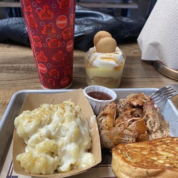 Regal Eagle Smokehouse: Craft Drafts & Barbecue - Pork & Mac and cheese - Barbeque Near Me - Lake Buena Vista, Florida