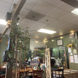 KB's Thai Hut - Inside