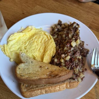 Country Store and Cafe - Pastrami hash with scrambled eggs - Breakfast & Brunch Near Me - Lutz, Florida