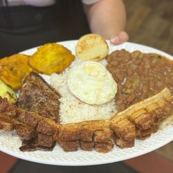 Parceritos Colombianos - Bandeja paisa