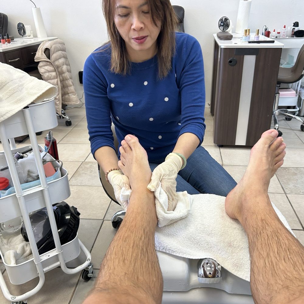 Sue removing the hot wrap from my feet. Sue removing the hot wrap from my feet.