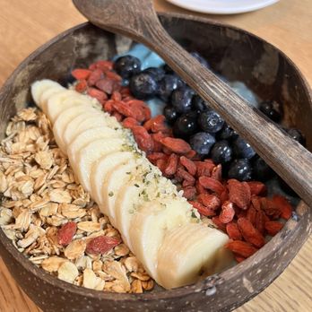 Eat Real Cafe - Smoothie bowl - Cafes Near Me - Newhall, California