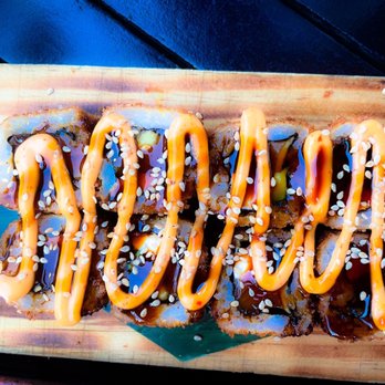 Pubbelly Sushi Brickell - Crunchy Salmon Roll - Sushi Bars Near Me - Miami, Florida